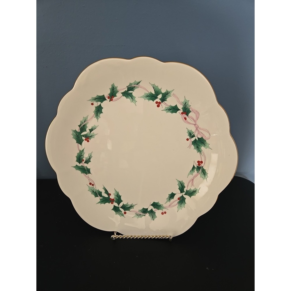 Mikasa Christmas Ribbon Holly Scalloped‎ Wellington 10.75 in Cake Plate